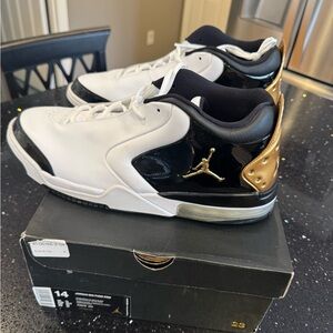 Like new -Mens Jordan Big Fund PRM Athletic Shoes in White/Metallic Gold/Black